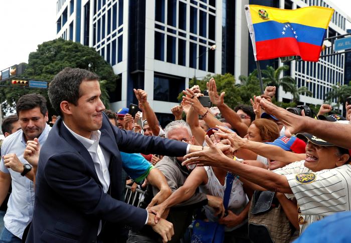 La UE mantiene el envío de su misión a Caracas pese a la expulsión de los eurodiputados
