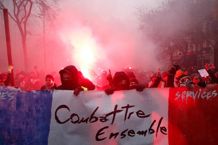 Los sindicatos franceses renuevan su pulso en la calle a la reforma de las pensiones de Macron