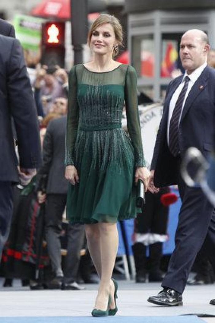 Vestido de Letizia en los Premios Príncipe de Asturias 2012 y repaso a sus 'looks' en las ediciones anteriores (FOTOS)