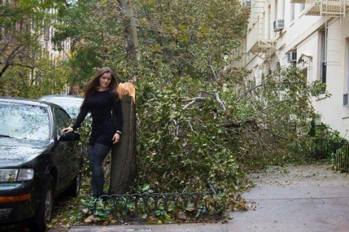 Nana Gouvea, la modelo que posó con los daños del huracán Sandy, protagonista de bromas en internet (FOTOS)