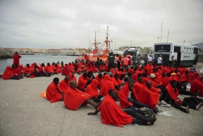 Alrededor de 200 inmigrantes llegan en cuatro pateras a la costa de Cádiz