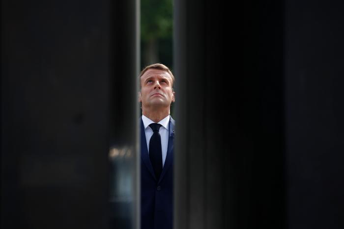 La oposición planta a cara al Gobierno francés con dos mociones de censura