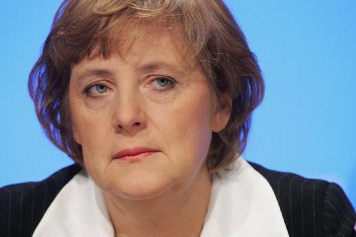 Merkel sufre un tercer episodio de temblores en un acto público