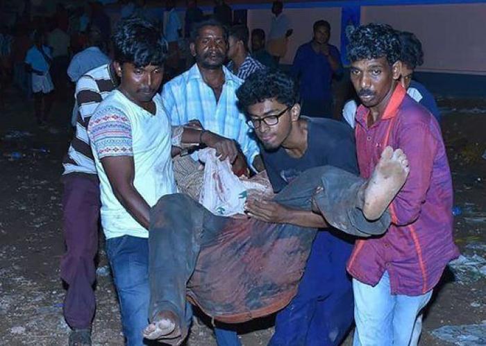 Al menos 105 muertos y 350 heridos en el incendio de un templo de la India