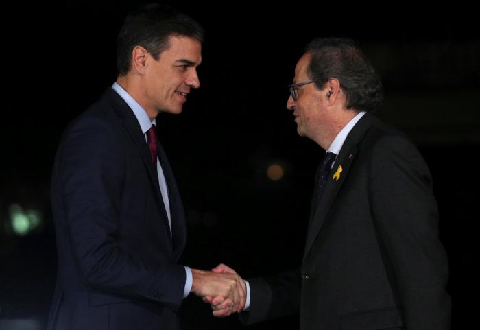 El Gobierno rectifica y se sentará en la mesa de diálogo antes de las elecciones catalanas