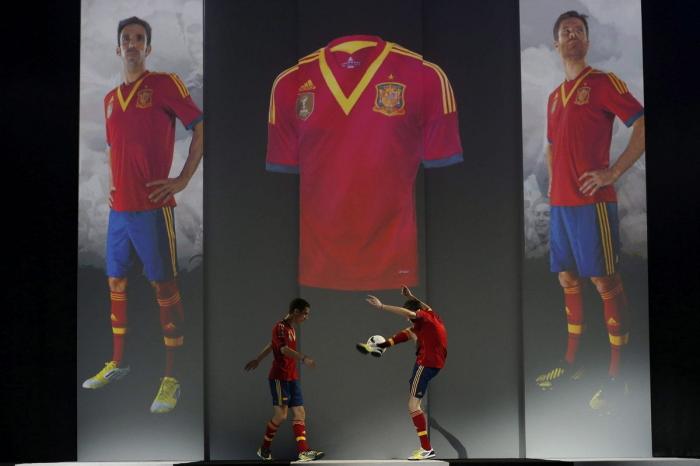 La Federación Española de Fútbol presenta la nueva equipación de la selección (FOTOS)