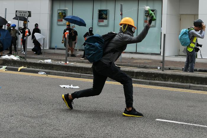Un herido de bala en las protestas de Hong Kong en pleno 70ª aniversario de la China comunista