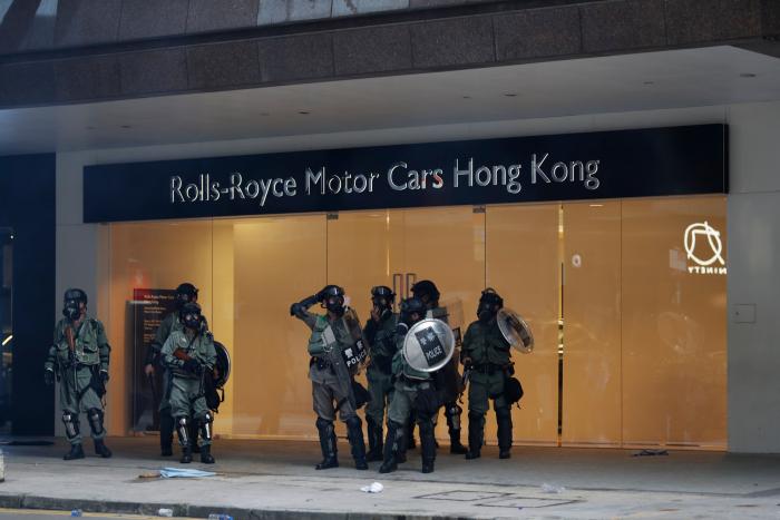 La Ley de Seguridad se estrena en Hong Kong con arrestos policiales y miles de manifestantes en las calles