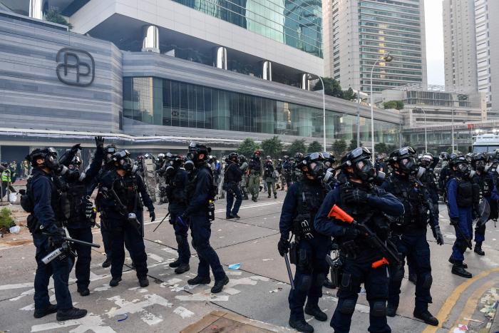 Un herido de bala en las protestas de Hong Kong en pleno 70ª aniversario de la China comunista