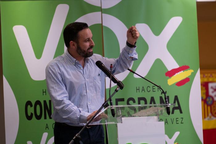 Un edil de Vox a Más Madrid: "Aparten sus marxistas deseos y apetitos sexuales de mi hijo"