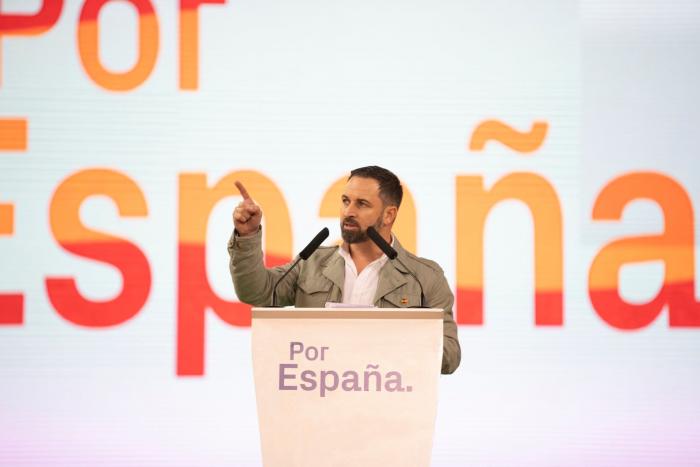 Un edil de Vox a Más Madrid: "Aparten sus marxistas deseos y apetitos sexuales de mi hijo"