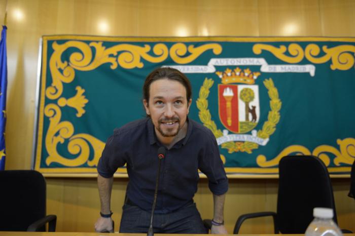 La cara que se le queda a Pablo Iglesias al escuchar unas palabras de Iván Redondo: no da crédito