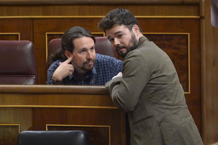 Iglesias y Montero sufrieron otro acto de acoso al llegar a su casa desde Asturias