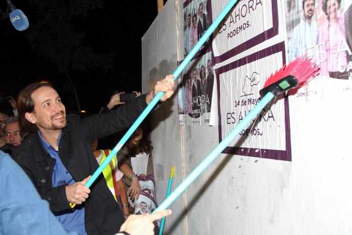 Pablo Iglesias se encara con grupo de extrema derecha que intentaba boicotear un acto en Coslada