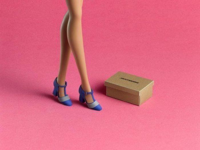Barbie se baja del tacón por primera vez en 56 años para lucir calzado español (FOTOS)