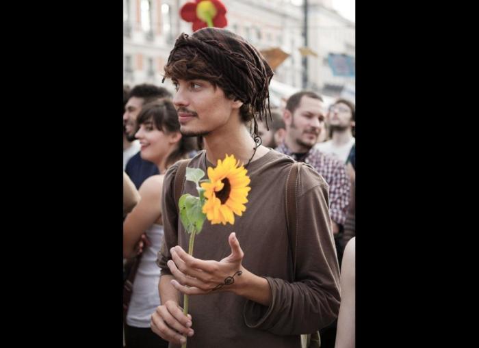 Arturo Fernández, mira: sí hay gente guapa en las manifestaciones (FOTOS)