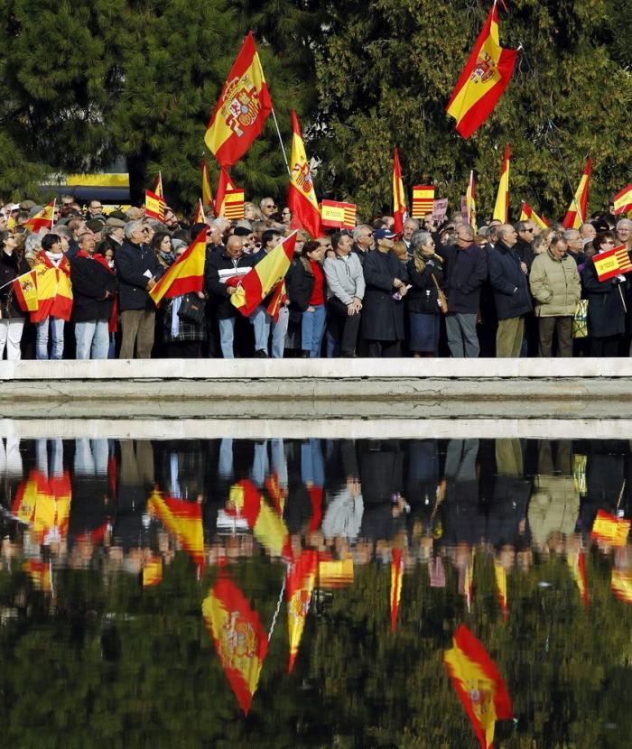 Manifestación "España somos todos": miles de personas se concentran el Día de la Constitución (FOTOS)