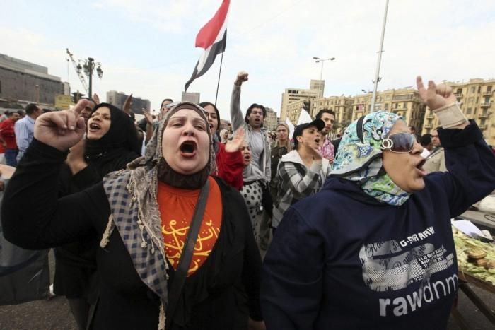 Morsi cede: deroga el decreto que le otorgaba poderes absolutos y estudia retrasar el referéndum