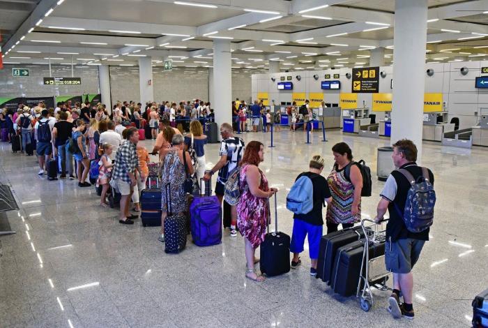 Huelgas en la vuelta de vacaciones: Renfe, Iberia y Ryanair