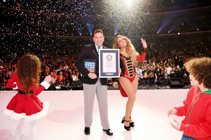 Mariah Carey agradece a Málaga que ponga su música en las calles por Navidad y el alcalde la invita a la ciudad