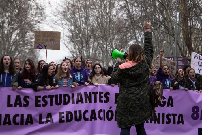 La letra de 'Lo malo' se convierte en protagonista de la manifestación feminista