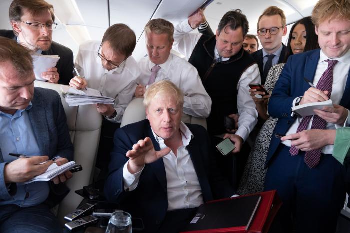 Boris Johnson pierde los papeles en un discurso y se pone a hablar de Peppa Pig