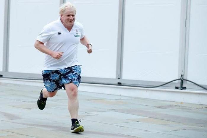 Boris Johnson pierde los papeles en un discurso y se pone a hablar de Peppa Pig