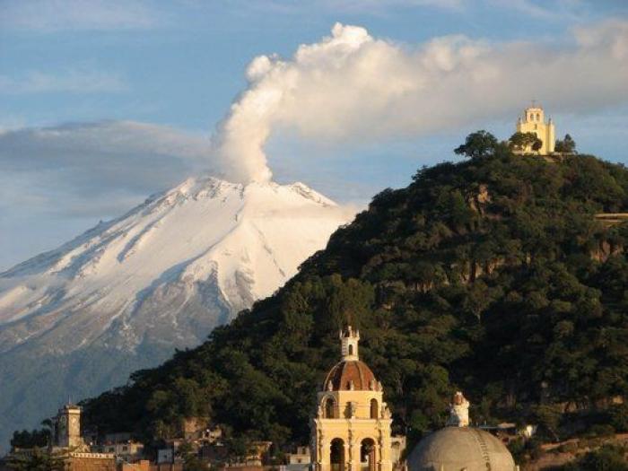 El volcán de Nápoles sobre el que viven 50.000 personas se reactiva