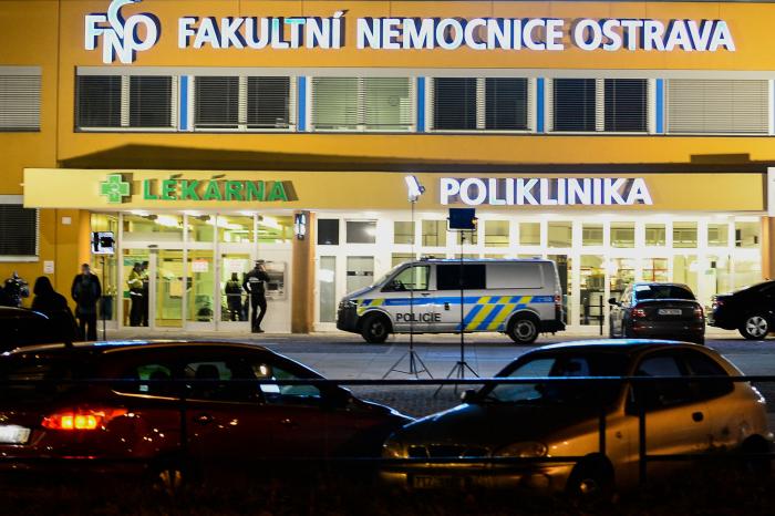 El autor de la masacre en un hospital checo creía que iba a morir y nadie le quería curar