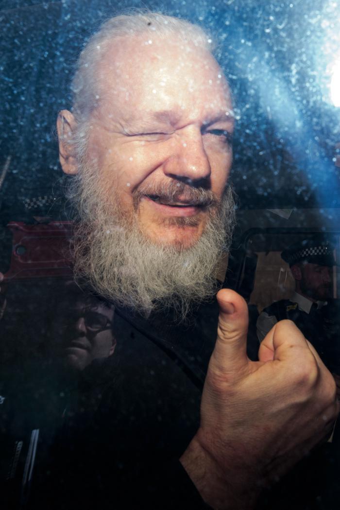 Estados Unidos amplía las acusaciones contra Assange por una supuesta alianza con 'Anonymous'