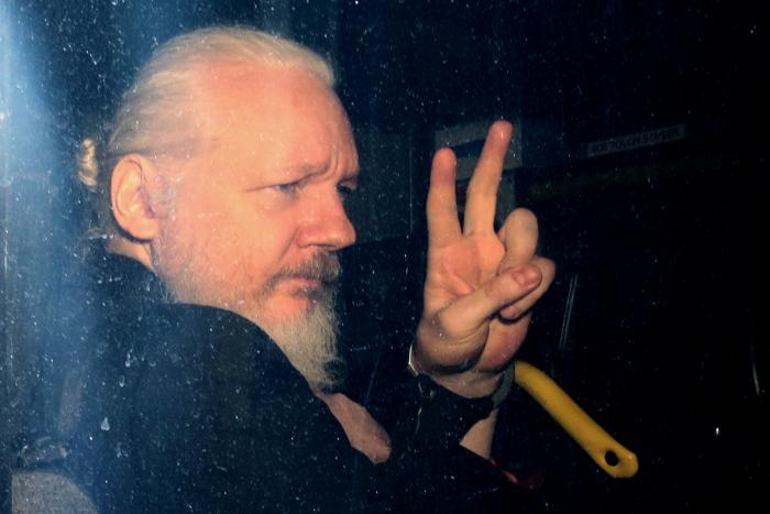 Iglesias cree que Assange debería estar "recibiendo premios de periodismo" y no en prisión