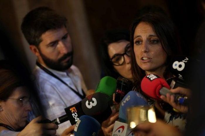 La pillada del secretario del Pleno del Ayuntamiento de Madrid criticando a Andrea Levy