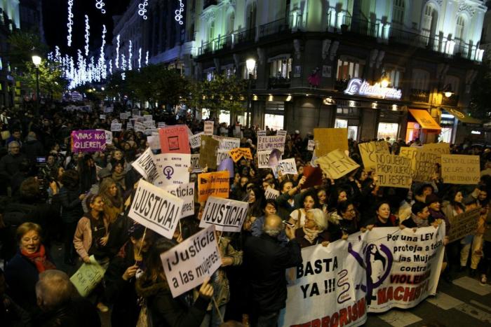La policía detiene a un hombre por intentar estrangular a su pareja en Madrid