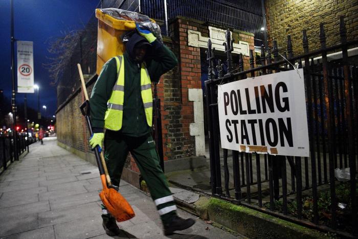 "Que sea lo que Dios quiera": las imágenes de las elecciones en Reino Unido