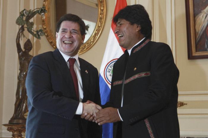 Evo Morales llega a Argentina y pide el estatus de refugiado político