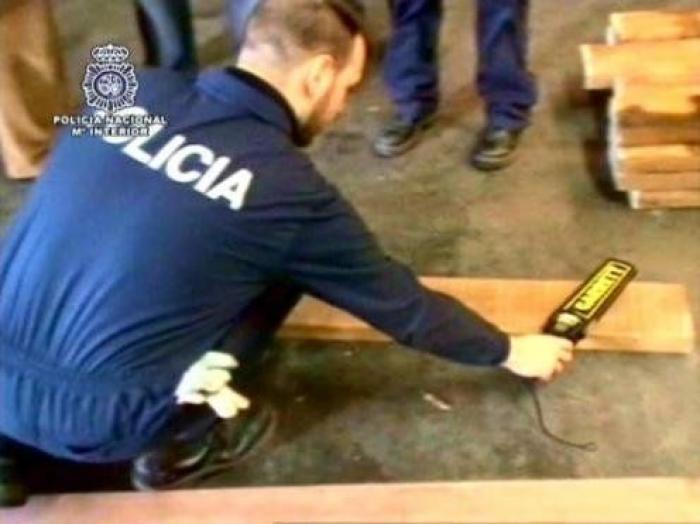 Una exhibición de perros policía en un instituto acaba con una incautación de droga y tres alumnos expulsados