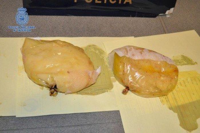 Dos detenidos por ocultar droga en un tetrabrick de zumo y tres cajas de galletas
