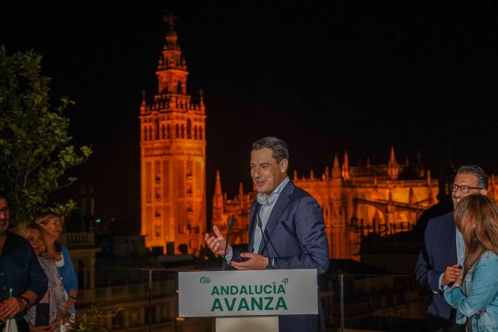Juanma Moreno, sobre el PP: "Somos honestos, trabajamos para la gente y no metemos la mano"