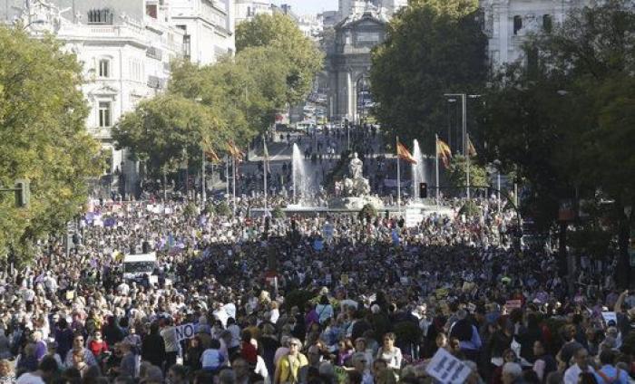 Mujeres abandonan el acto contra la violencia de género en el Ayuntamiento de Madrid durante el discurso de Ortega Smith