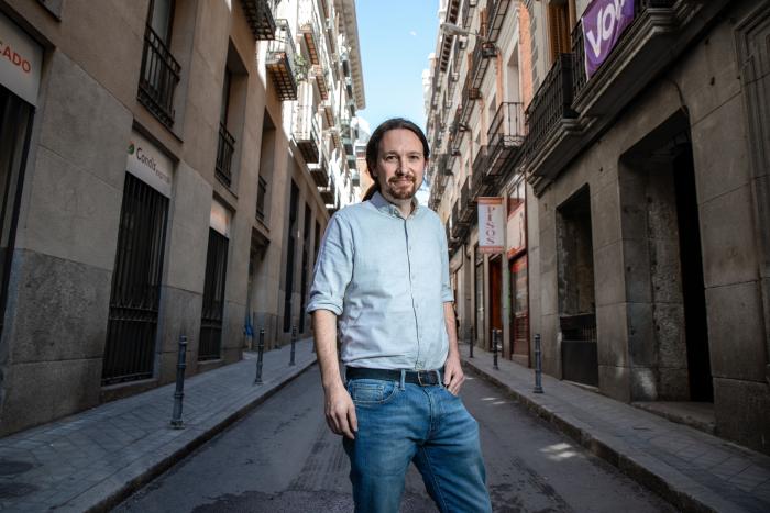 Pablo Iglesias se querella por seis delitos contra el "instigador" de las protestas frente a su casa