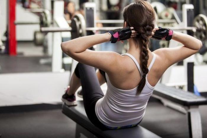 7 ejercicios que deberías dejar de hacer en el gimnasio (FOTOS)