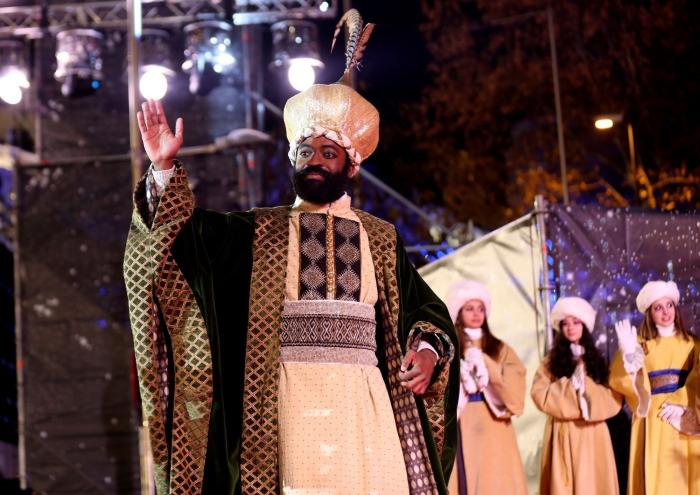 La cabalgata de los Reyes Magos en Madrid, en imágenes