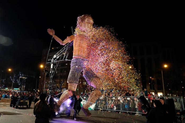 La cabalgata de los Reyes Magos en Madrid, en imágenes