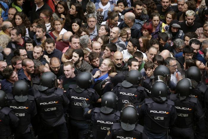 FOTOS: Así fueron las cargas policiales el 1-O