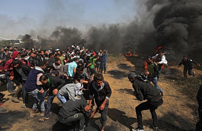 Al menos siete palestinos muertos y mil heridos por disparos del Ejército israelí contra manifestantes en Gaza