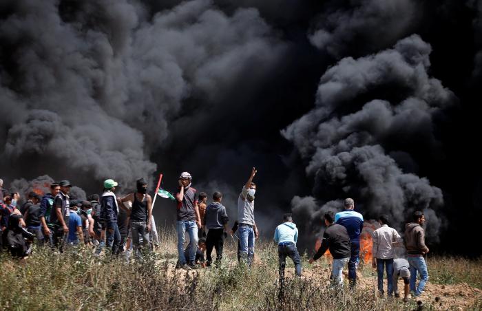 Cientos de palestinos vuelven a protestar en la frontera de Gaza con Israel