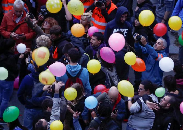 Semana 1 después de la sentencia: las barricadas dejan paso a los globos con pintura