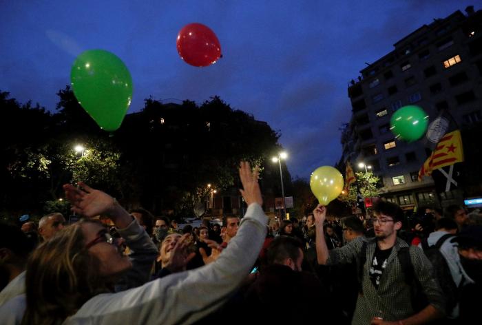 Semana 1 después de la sentencia: las barricadas dejan paso a los globos con pintura