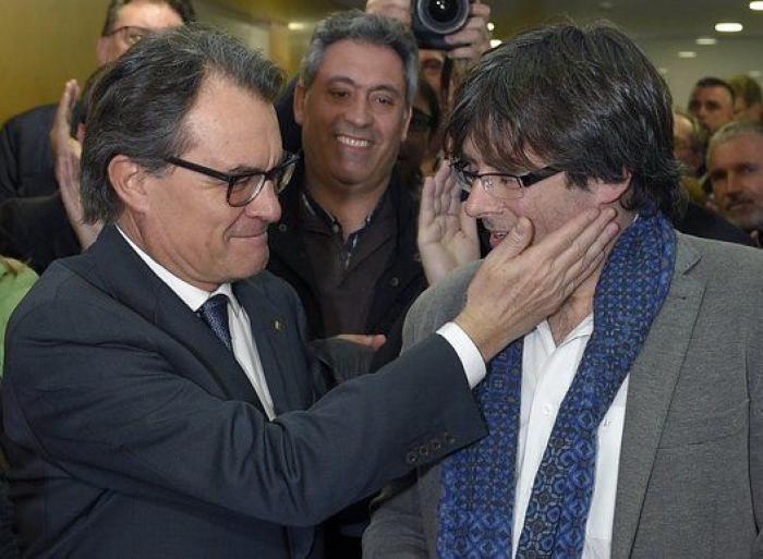Incredulidad por un detalle en esta foto del Govern cesado de Cataluña