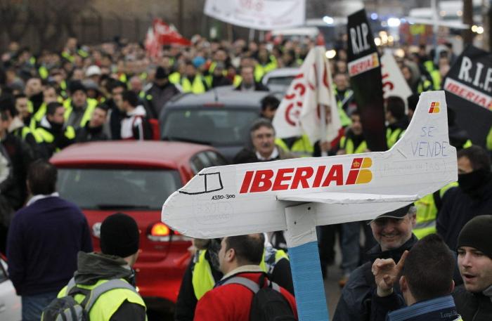 Afectados por la huelga de Iberia: "Es un derecho y lo respeto, pero faltan compensaciones para los viajeros"